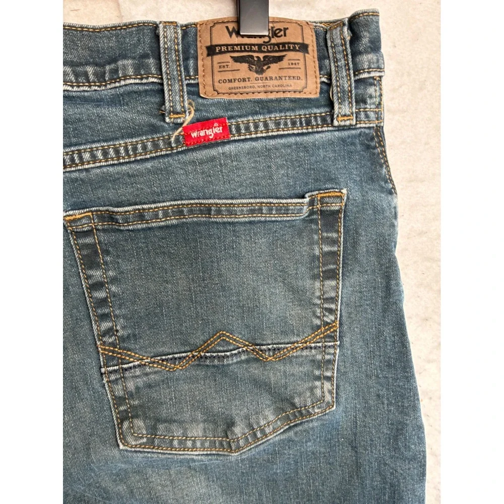 Wrangler Athletic Fit Jeans Mens 34x32 Medium Wash Blue Denim 1090ATWHX